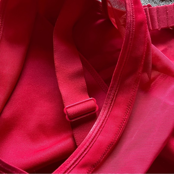 Fabletics Red Sports bra and leggings set 🔥 - Picture 5 of 13